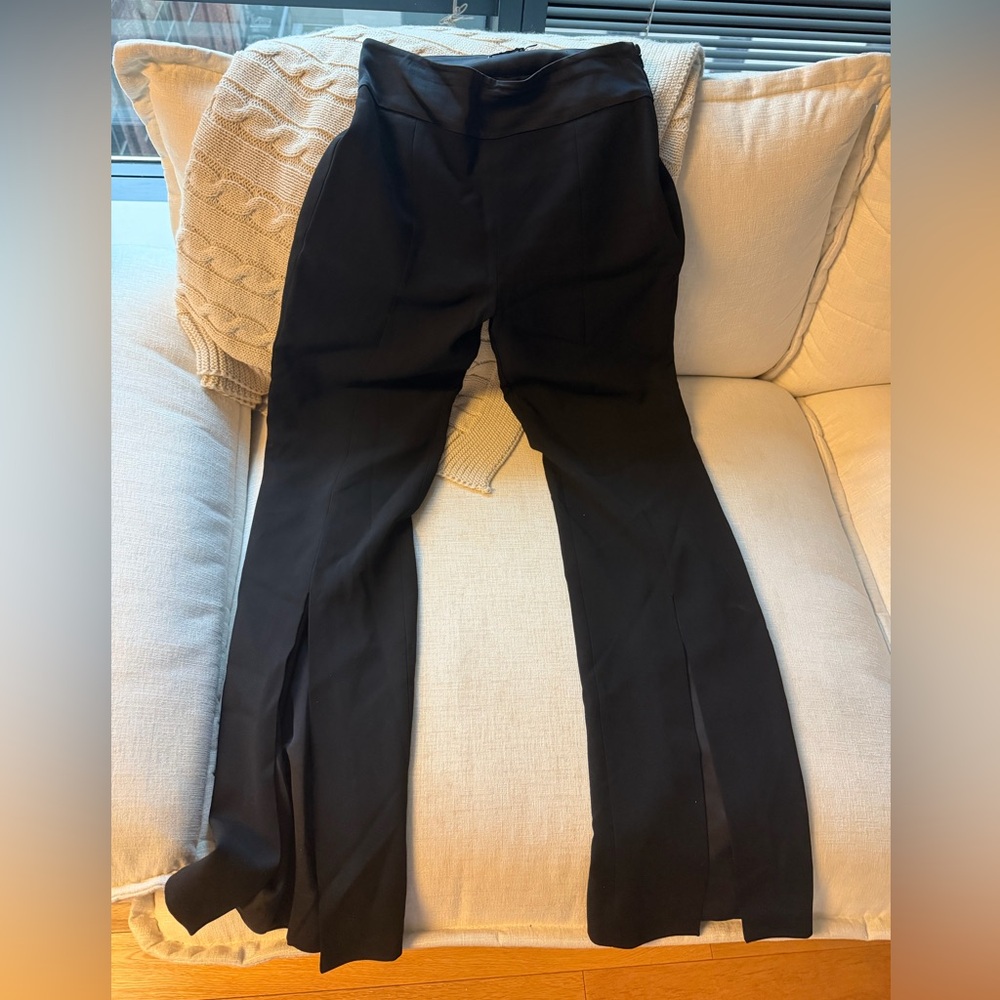 Simkhai
Crepe straight-leg trousers
Size 4
Excellent condition worn once - Picture 4 of 7